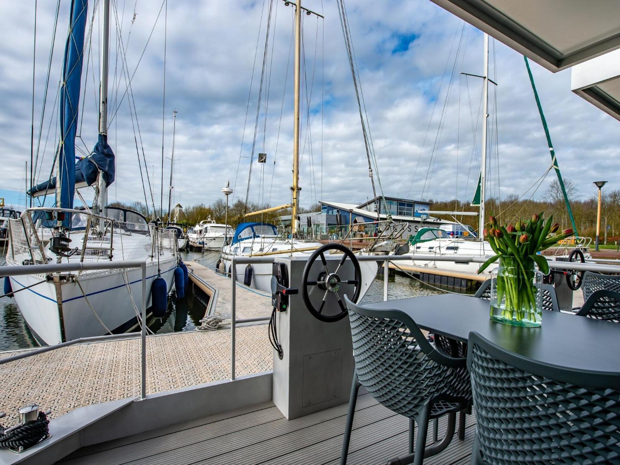 Waterlodge Blue Lagoon On A Jetty For 4 People Kamperland Buitenkant foto