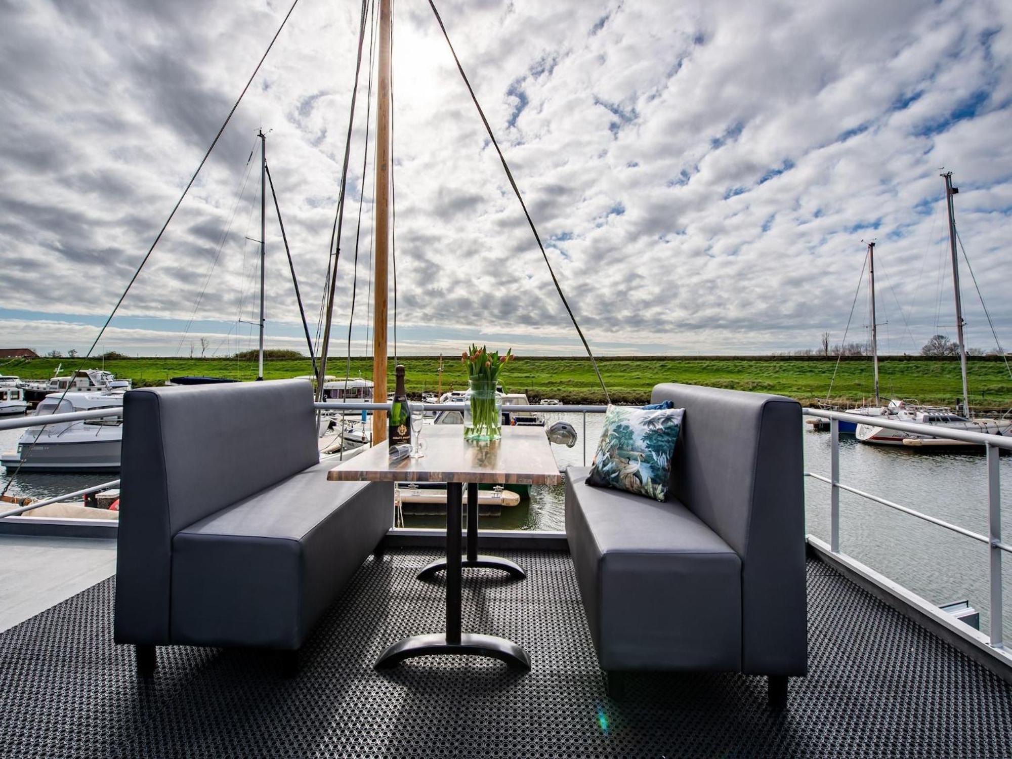 Waterlodge Blue Lagoon On A Jetty For 4 People Kamperland Buitenkant foto