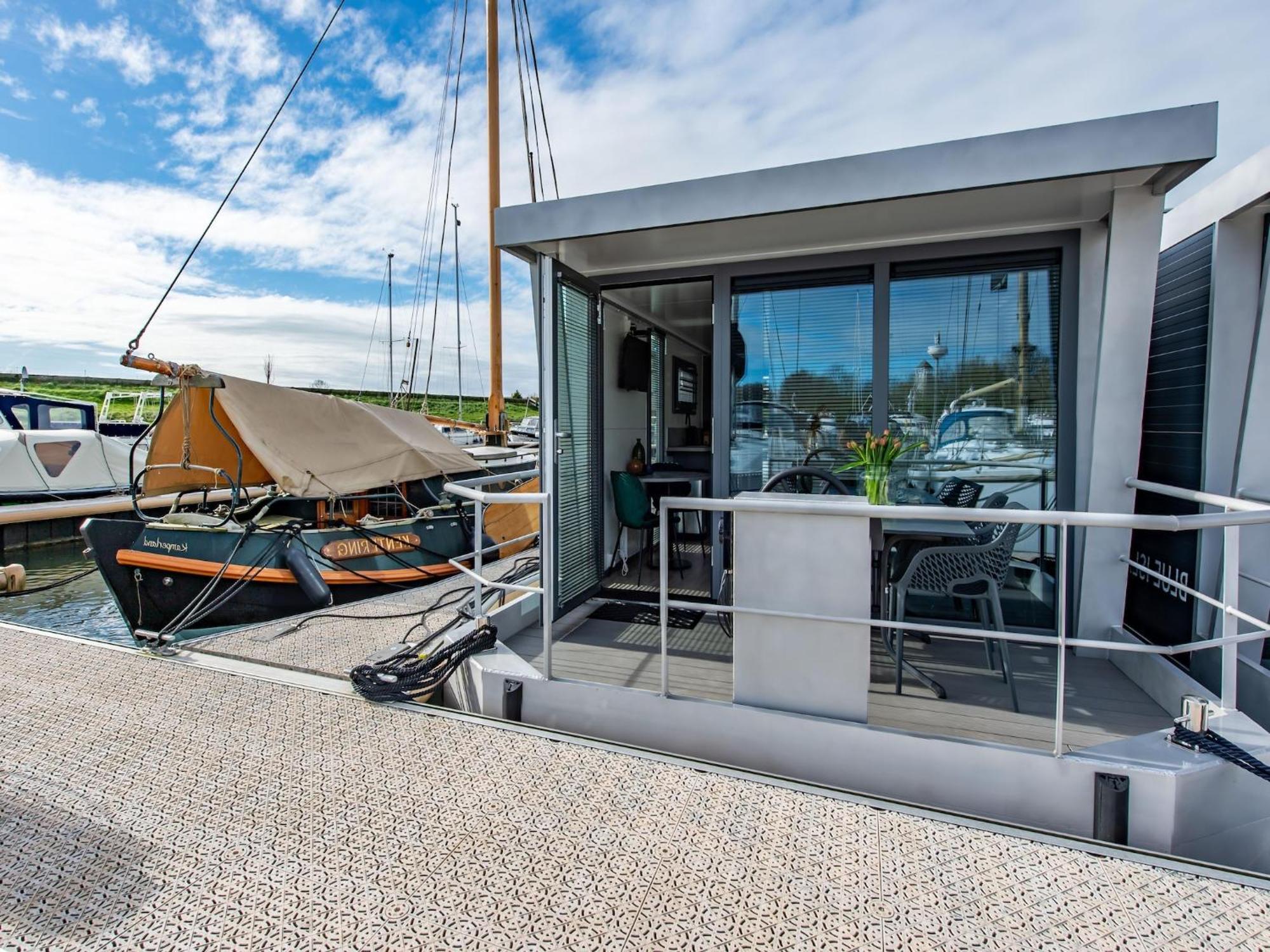 Waterlodge Blue Lagoon On A Jetty For 4 People Kamperland Buitenkant foto