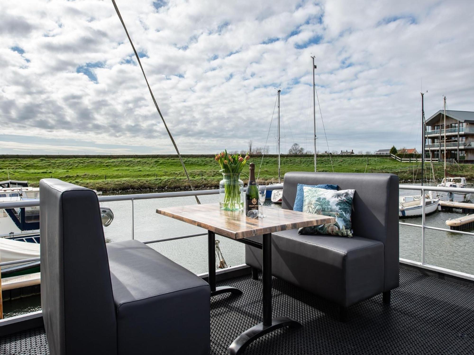 Waterlodge Blue Lagoon On A Jetty For 4 People Kamperland Buitenkant foto