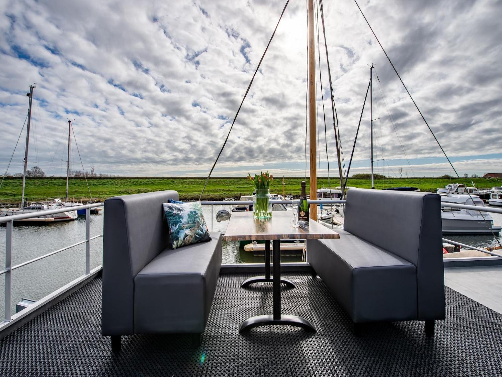 Waterlodge Blue Lagoon On A Jetty For 4 People Kamperland Buitenkant foto
