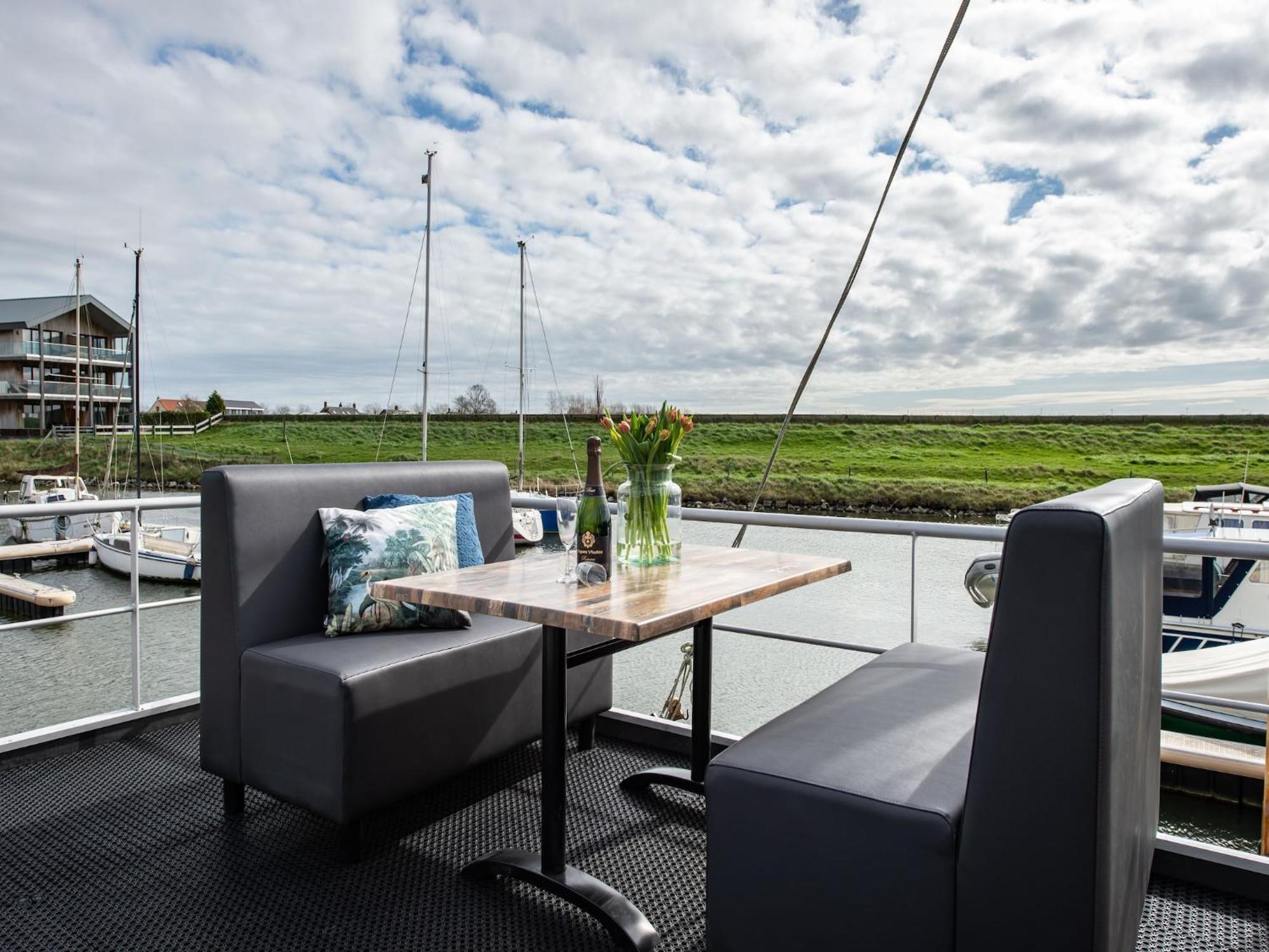 Waterlodge Blue Lagoon On A Jetty For 4 People Kamperland Buitenkant foto