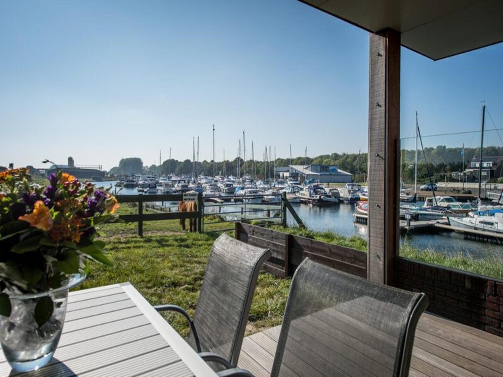 Waterlodge Blue Lagoon On A Jetty For 4 People Kamperland Buitenkant foto